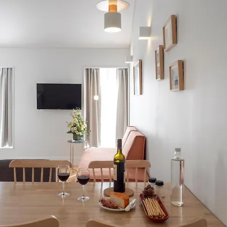 Serviced - Benformoso Apartment *